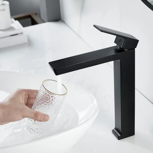 Смеситель для умывальника Rose R1811H-1