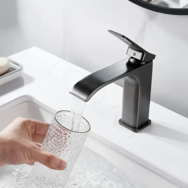 Смеситель для умывальника Shevanik S4001T